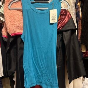 Fitted Blue Sleeveless Tank Top with Scoop Neckline